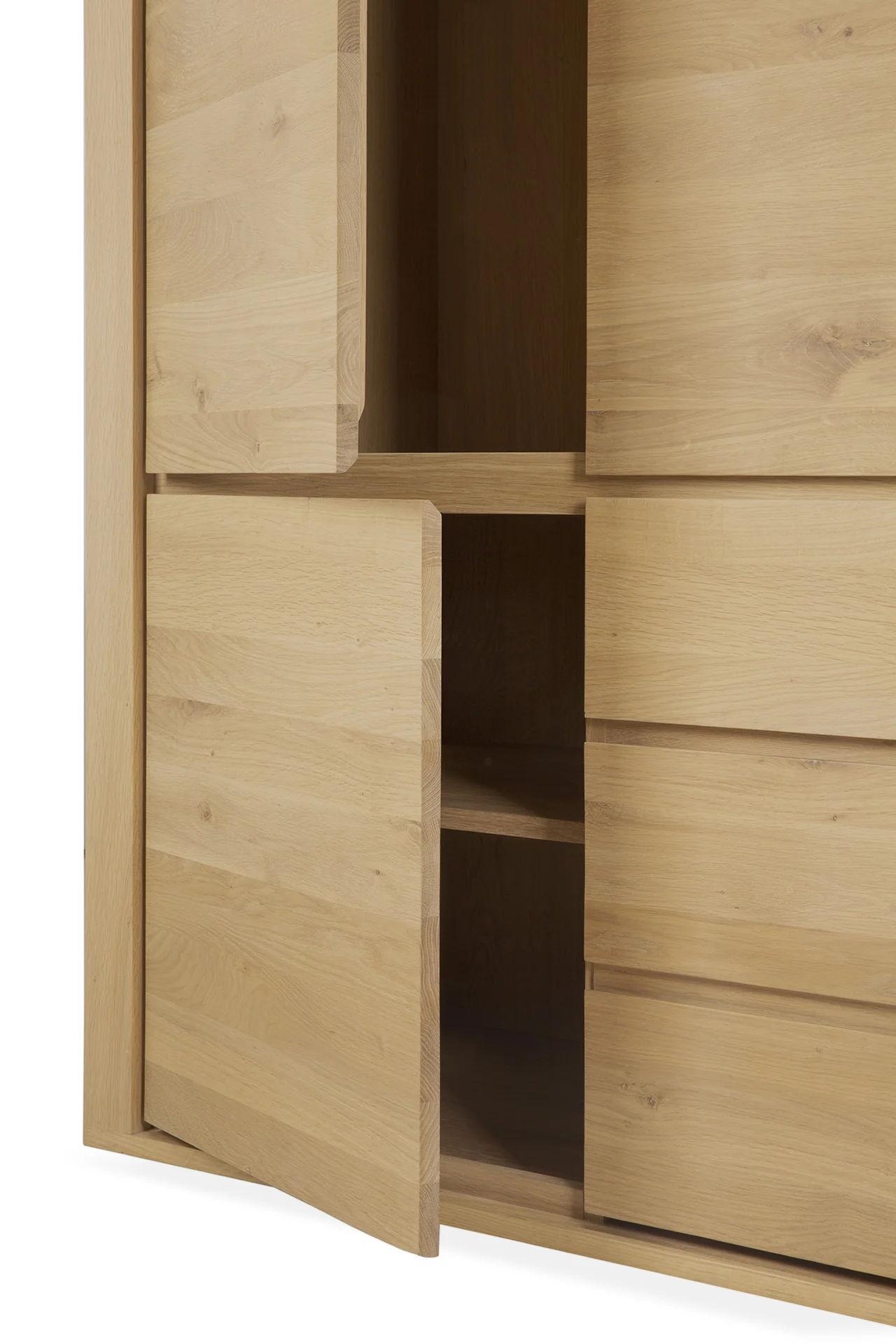 Ethnicraft Oak Shadow Dresser - 3 Doors/3 Drawers - Image 8