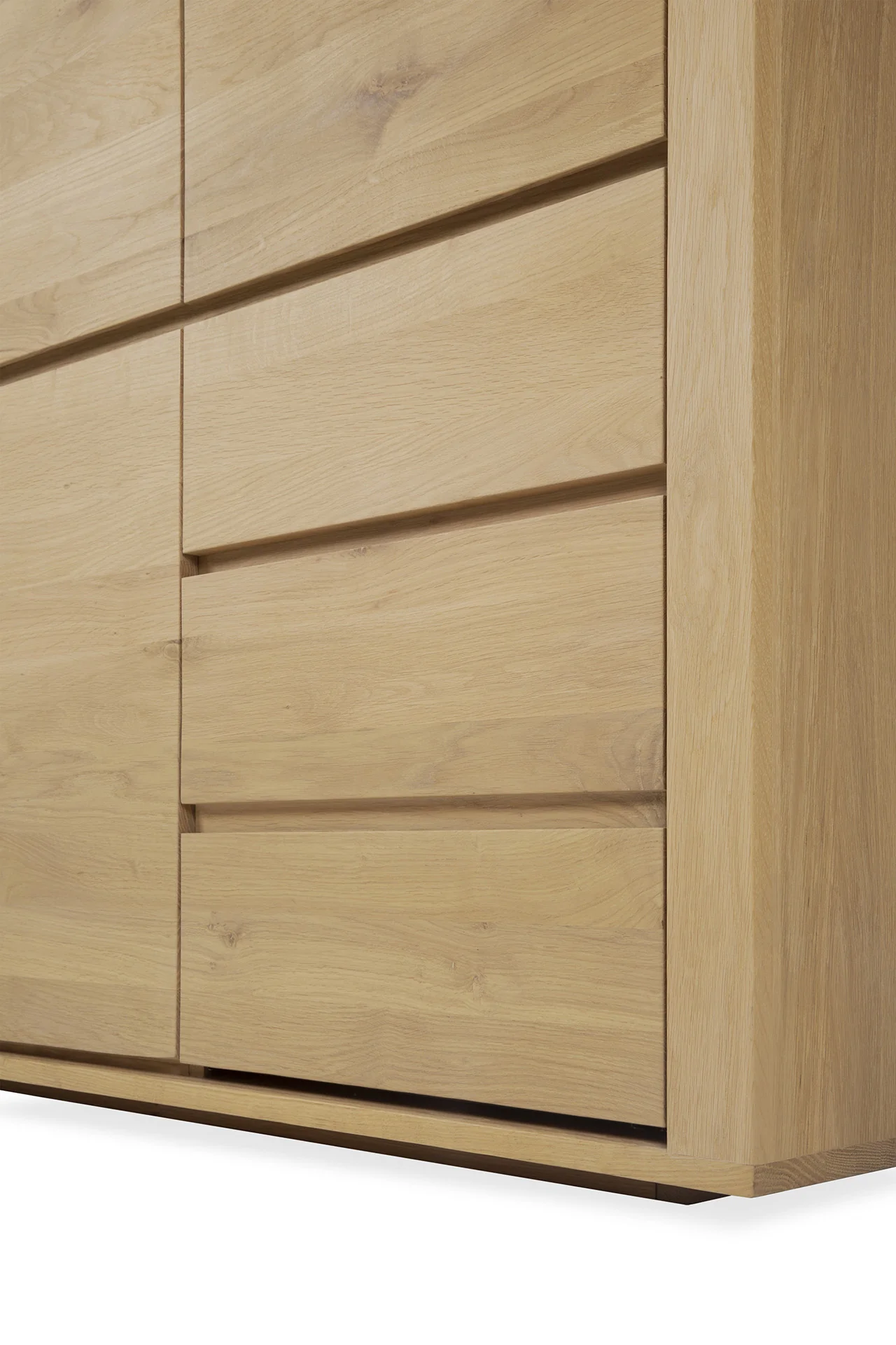 Ethnicraft Oak Shadow Dresser - 3 Doors/3 Drawers - Image 9