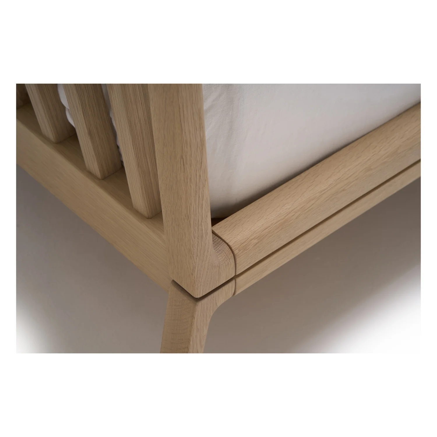 Sensu Queen Bed - Image 12