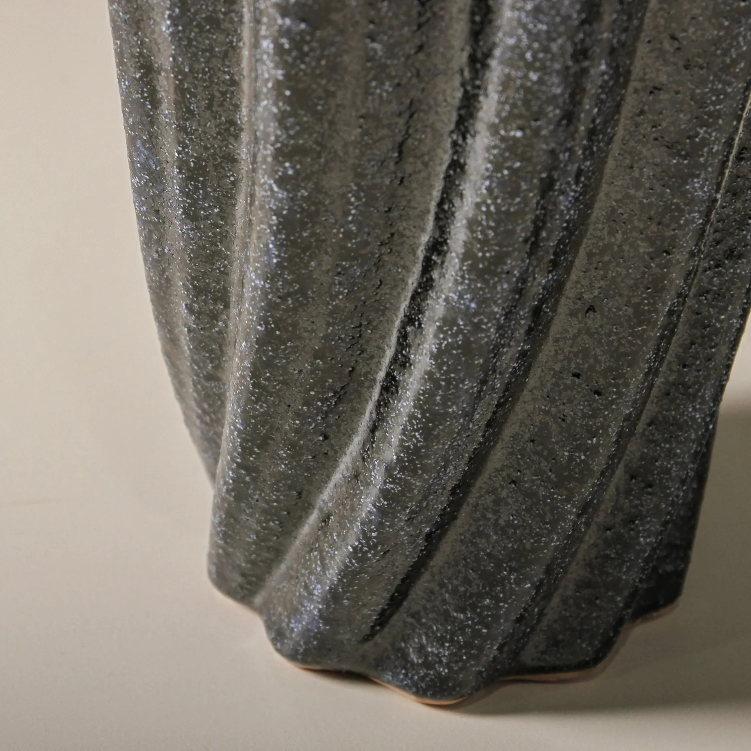 Tital Vase - Image 2