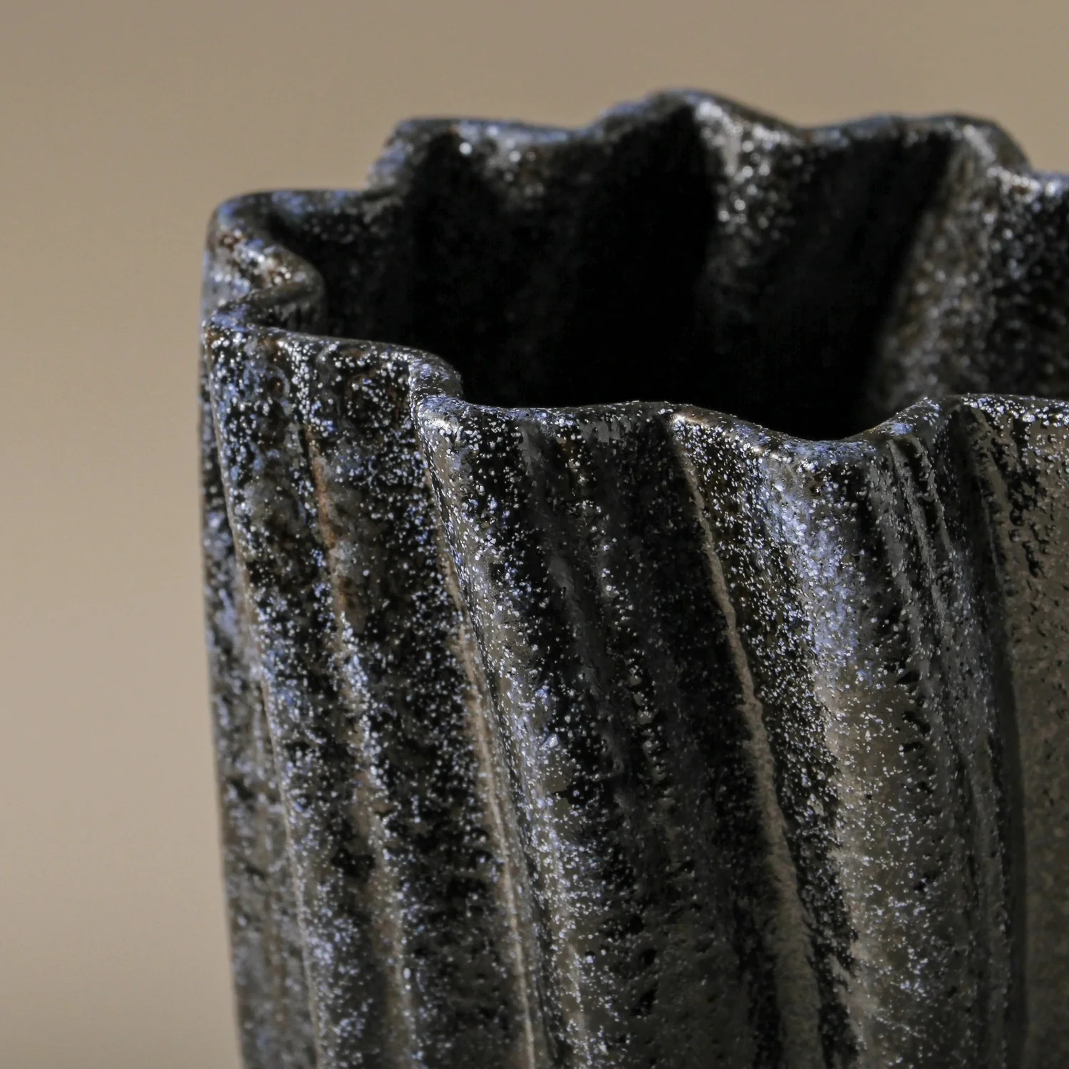 Tital Vase - Image 3